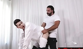 Twink Trusts his rugged abb with hard cock bareback- Gay المبشرون اللعنة الفيديو