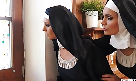 Katolik biarawati petualangan seksual dengan video binatang porno