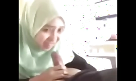 Hijab skandal tante accoutrement 1