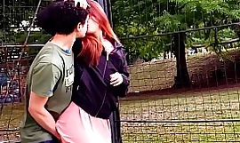 Deepthroat en ruig seks in het park met mijn schoolkameraadje