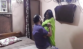 Indiai devor bhabhi rejtett szex romantika vírusos hindi hanggal!!
