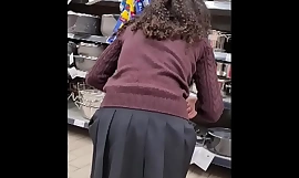 间谍 青少年 女孩 在 超市 - 短 裙子