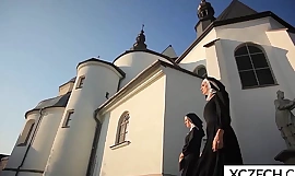 Őrült pornó katalikus apácákkal és szörnyeteg - cicalyukak - xczech com