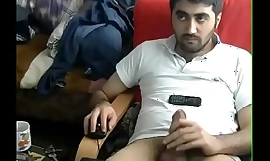 Belo Turk masturbando