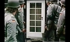 ホットマートはドイツのフルーツポルノで兵士に犯される