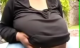 बड़ी गांड titties..Sexy माँ