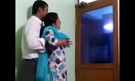 Indiase zus die vreugde geeft aan zijn vriend