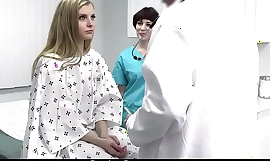 Lääkäri syyttää teinin pillua pitämään hänen neitsyytensä epäselvänä - Doctorbangs