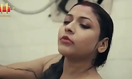 Femme indienne sexy qui triche avec un extraterrestre