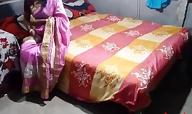 Desi 인도 핑크 사리 거의 하품 구멍 치오(Localsex31에 의한 공식 비디오)