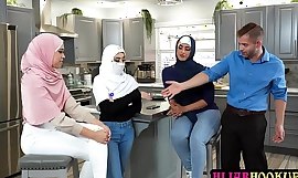 Arabische Teenager-Jungfrau, die nach Amerika kommt und von ihren Freunden amerikanisches Leben gelernt hat