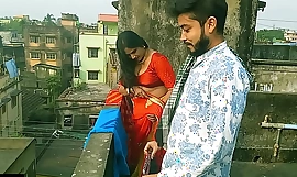 Die indische bengalische MILF Bhabhi hat echten Sex mit ihrem Ehemann. Indischer Take it on be passed on Lam-Webserien-Sex mit klarem Ton