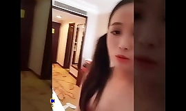 Kineski transvestit TS Milan yon zapadnjački sjaj u blizini i jebe ga veliki kurac