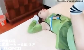 High-value Internet celebrity model cosplays Sun Shangxiang's passionate sex welfare. She has a thin waist, big breasts, a big butt, and a very sexy expression. In the end, she sticks out her tongue and swallows enclosing the semen