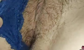 Xxx Desi 내 의붓딸과 섹스할 때, 그녀의 질과 가슴이 너무 사랑스러워요