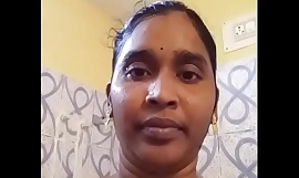 tamil aunty  bathing