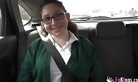 Nuovo scandalo studentessa Anais scappa da scuola e finisce direttamente nel porno