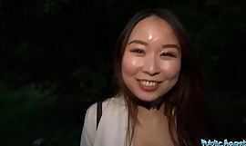 Δημόσιος Πράκτορας Pert Ασιάτης θέλει να πληρώσει για να γαμήσει το τιτάνιο χοντρό πούτσο του