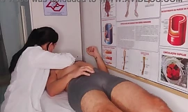 Cyclopische erectie voor een sexy verpleegster - ze kon het gewoon niet uitstaan