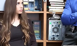 Kerel neukt winkeldief Talis strakke kut