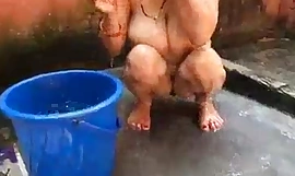 Desi village milf nangi aurat bathing outdoor