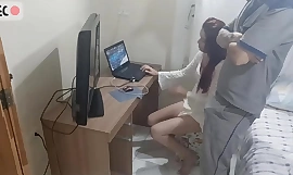 Young girl alone at home receives the perverted maintenance man! Hidden camera