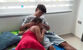 Adik tiriku yang cantik tahu dia hamil, dan aku menidurinya dengan keras sebagai ganti agar dia merahasiakannya. KESEPAKATAN TERBAIK YANG PERNAH AKU BUAT.