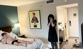 Herinner je je dat ik Hawkshaw FLASH zou verhogen? Ik haal mijn namaak Hawkshaw tevoorschijn, die meer voordelen zou bieden dan een hoteldame, en ze stemde ermee in om me meer te laten klaarkomen.