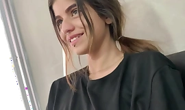 Em gái cùng cha khác mẹ của tôi lợi dụng lúc chỉ có hai chúng tôi ở nhà để bảo tôi quan hệ với cô ta thật mạnh bạo ngay trong phòng khách nhà tôi. TOÀN BỘ CÂU CHUYỆN