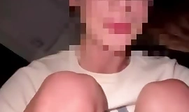 Ik geef de versnellingspook van mijn auto een goede training.