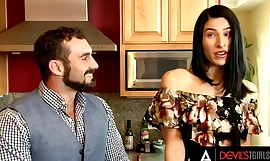 DEVILS T GIRLS - Transgender pasgeboren Alexa Scout bevredigt zijn anale verlangen met een grote lul