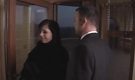 Jessica Chick och Veronica Sanchez är bisexuella flickvänner som planerar att vara...