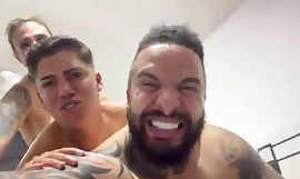 Die heerlijke seks, het gevoel van de stoot tot diep in je lichaam, de kont en kut neuken, neuken tot we allebei tegelijk klaarkomen!