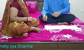 Desi stiefmoeder neukt tienerzoon tijdens studie! Werkmoeder weet er niks van.