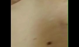 한 노인이 젊은 남자에게 마사지를 받고 있었는데, 갑자기 그 젊은 남자가 노인을 항문 성폭행했습니다!